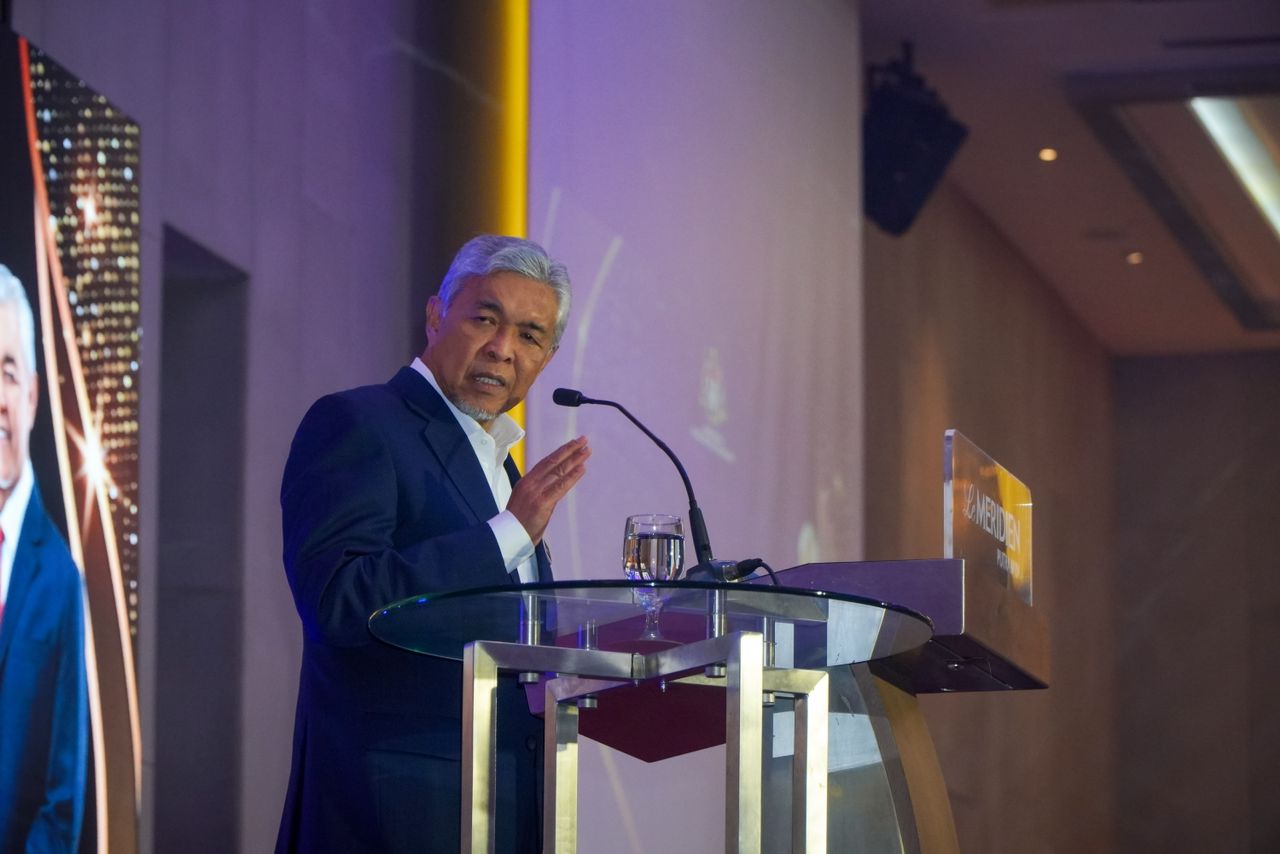 Zahid lepas tanpa bebas kes rasuah, pecah amanah, AMLA