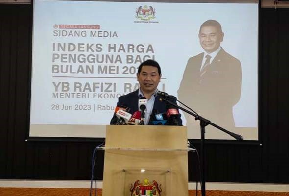 Harga barang Ogos, Sept 2023 akan kekal dengan 2022 sekiranya inflasi terus menurun – Rafizi