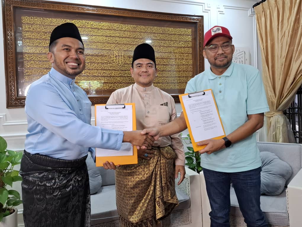 Dr Azizan Osman tawar khidmat bimbingan perniagaan kepada Datuk Red bantu keluar dari kebankrapan