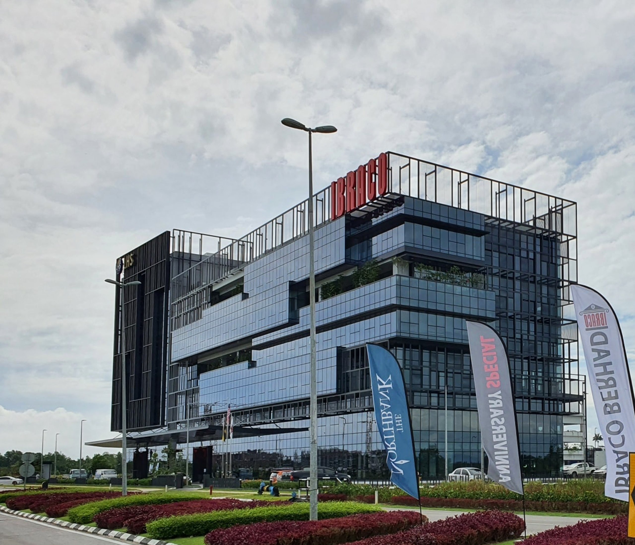 Ibraco luaskan pelaburan dalam kilang campuran asfalt di Kuching